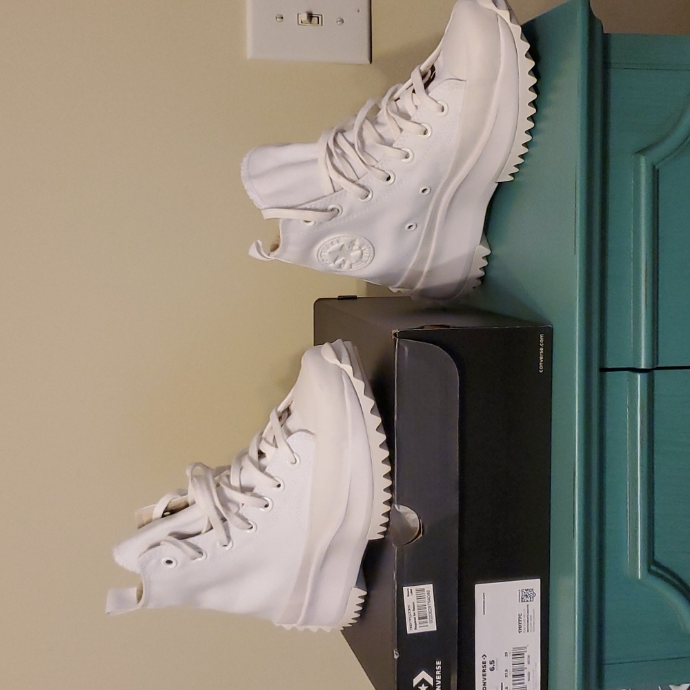 Converse Run Star Hike